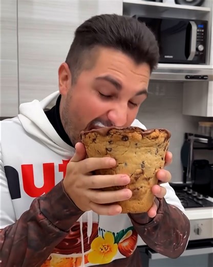 Turn cookie dough into a sweet glass masterpiece! 🍪 | MetDaan Cakes