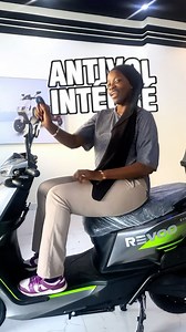 𝐎𝐔𝐈 ! 𝐍𝐨𝐬 𝐬𝐜𝐨𝐨𝐭𝐞𝐫𝐬 𝐧𝐞 𝐟𝐨𝐧𝐭 𝐩𝐚𝐬 𝐝𝐞 𝐛𝐫𝐮𝐢𝐭… 𝐬𝐚𝐮𝐟 𝐩𝐨𝐮𝐫 𝐥𝐞𝐬 𝐯𝐨𝐥𝐞𝐮𝐫𝐬 🙅‍♂️ 🔐 Les motos électriques REVOO sont dotées d’un antivol intégré ! 📞 Commandez MAINTENANT au 788772525 ou au 788773131 #revoo #motoelectrique #scooter #senegal #electric #antivol #alarme | Revoo Sénégal