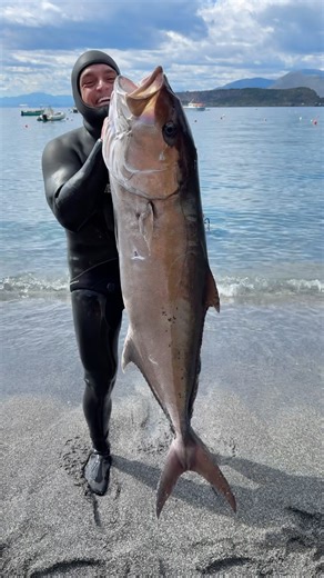 In cuor mio sapevo che un giorno sarebbe arrivata, ma non si è mai pronti ad un’emozione del genere. Grazie mare 🌊💙 #pescasub #pescainapnea #ricciola #spesrfishingnaples | Spearfishing Naples