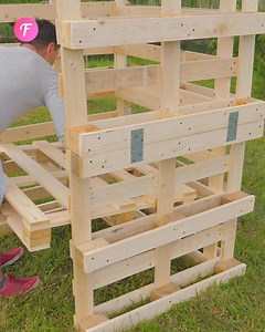 30K views · 95 reactions | DIY : Chaise de jardin douillette en palettes | Femme Heureuse | Facebook