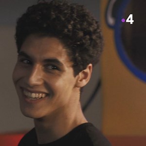 8.8K views · 18 reactions | Après Emma, Manon et Lucas, c'est au tour d'Imane de se retrouver sous les feux des projecteurs. (Re)voir les épisodes de la saison 4 de SKAM France  https://www.france.tv/slash/skam-france/ | France Télévisions | Facebook