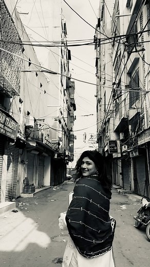 Momina Munir on Instagram: "😼"