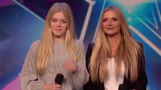GOLDEN BUZZER! Mother and daughter, Honey & Sammy get a GOLDEN opportunity! | Buzz Music World