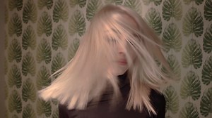 1.8K views · 37 reactions |  Urmărește tutorialul video realizat de Calaceanu Tudor, trainer Wella. Vei afla cum poți obține un blond clar și luminos  cu BlondorPlex și Illumina Color. Meniul de culoare: ☑️ BlondorPlex 60g + Welloxon 6% 120g ☑️ Ilumina Color 10/ 30g + 10/05 30g + Welloxon Pastel 1,9%, 1:2 #AskForWellaRo | Wella Professionals | Facebook