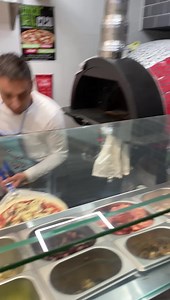 I found authentic Naples style pizza in the middle of London under a railroad overpass 😍 I definitely recommend giving SPizza a try! | Urbanist Ariel