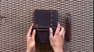 Leather Journal Notebook for Men & Women - Daily Vintage Leather Bound Journal Travel Notebook - Antique Lined Paper Writing Journal with Pen Holder, Best Christmas Gifts for Mens