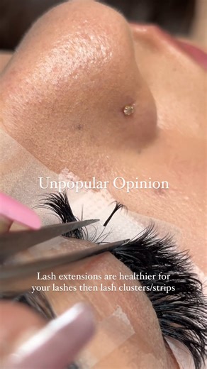 Did you know that lash extensions cause less tension on your natural lashes than lash clusters/strips when placed and isolated properly? I hate hearing the meth “oh lash extensions are damaging to the natural lash” 🥲 girl. No it’s not. Now if it’s placed improperly & not isolated properly then yes. Make sure when you are picking a lash tech, you do your research. • • • Repost: @noahlashh #contentcreator #beginnerlashtech #lashsupply #lashsupplies #lashtweezers #lashglue #lashtrays #lashartist #