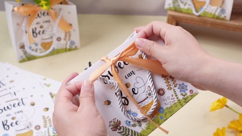 Spakon 25 Pack Bee Baby Shower Favors Gift Bags 5.51 x 2.36 x 4.72 inches Goodie Bags with Handles and Bow Ribbon for Baby Shower Return Gift