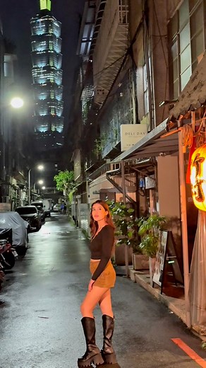 #DamnRight #taipei #intaiwan #nightlife #nightphotography | Kyle Sefuentes