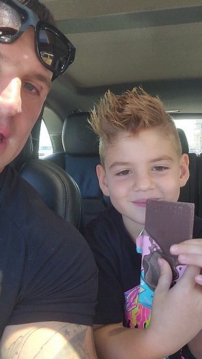 I dont often condone chocolate, but these YouTube guys @mrbeast seem to catch us with the little ones. Check out this professional review of my Gio Sky having his first taste of the Beast bars 😂 Have a good weekend, everyone!!! #ect #ectfit #ectfitness #eastcoastfitness #eastcoasttransformations | East Coast transformations