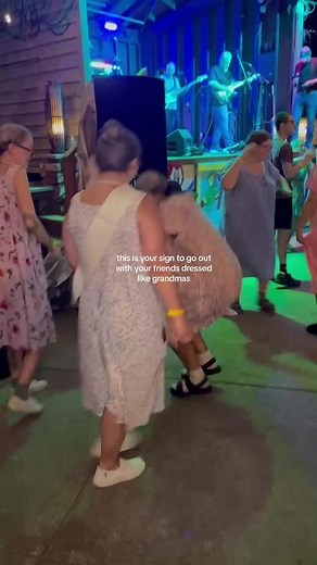 Dressing Up as Grannies: Grandma Style Outfit Challenge