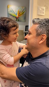 639K views · 10K reactions | “Limpeza, limpeza é uma beleza”… Tentamos fazer a hora da limpeza ser divertida pra Lulu. Teve música que ela e o paizinho criaram e até coreografia. 殺 Por aqui, achamos importante a Luisa entender que cuidar do nosso lar é responsabilidade de todos e é claro, sempre respeitando os limites da idade dela.❤️ #lulu #lulumendonca #bomdia #amor #familia #paidemenina #maedemenina | majumendonca | Facebook