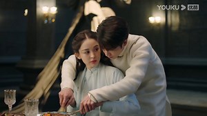 仙女竟然不会用餐具，少爷从背后抱住她亲密教学！🥰 Handsome boss holds Fariy from behind to teach her when having candlelight dinner! #TwelveLegend #十二谭 #DengEnxi #ChenZheyuan #邓恩熙 #陈哲远 #YOUKU #优酷 | 优酷Youku