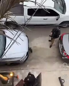 12K views · 222 reactions | Mujeres en una casa de Playas de #Tijuana evidenciaron en redes sociales como supuestos policías querían ingresar a la vivienda a la fuerza. | Tijuana Línea Roja | Facebook