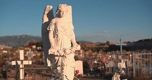 Pierre tombale de l'Ange Blanc, Cimetière : vidéo de stock (100 % libre de droit) 3997164809 | Shutterstock