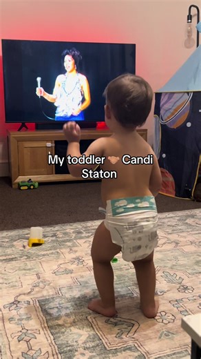 His simish singing 😭🥺 this boy loves all genres of music, he well cultured 💗 #fyp #mumlife #momtok #dancingbaby #firsttimemom