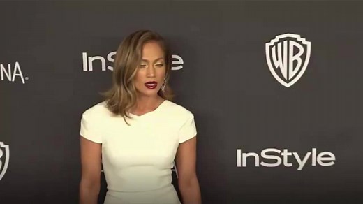 43K views · 215 reactions | So what did Jennifer Lopez do while walking through an NYC subway platform? She wore a bathrobe, obviously. | InStyle | Facebook