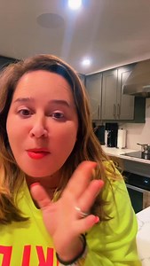96K views · 23K reactions | Pro tips part 1 leave me ALL YOUR BAKING QUESTIONS! And don’t forget to join baking unwrapped to come bake with me on Zoom every month. We are making a beautiful Yule log this month with chocolate buttercream roll cake, and marzipan figurines. Use this link to grab your free month - https://www.bakeitwithmel.com/get-1-month-free-of-baking-unwrapped/ | Bake it with Mel | Facebook