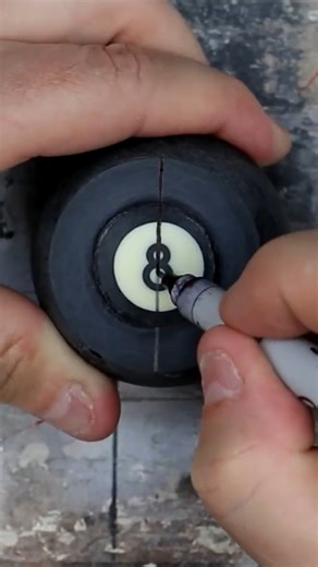 I carved an 8ball into a Sabertooth Tiger Skull | Bobby Duke Arts