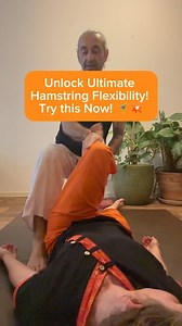 🌿 Release Hip, Hamstring & Back Tension with this Twist Hip Technique! 💆‍♀️💫 Stiff hamstrings can lead to lower back pain after a long day of sitting. This Nuad Thai Massage position targets those tight muscles, increasing flexibility and relieving tension. 💪✨ Next time you’re feeling stiff, try this soothing massage technique to prevent back pain and improve overall flexibility. Your body will thank you! 🙏🌿 #NuadThaiMassage #MassageTherapy #BackPainRelief #HipFlexibility #StressRelief #he