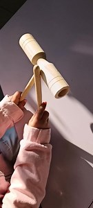 Two Tone Wood Block è uno strumento eccellente per i bambini piccoli per esplorare la creazione di suoni diversi mentre praticano la coordinazione occhio-mano. #Educarte #hippopercussion | Laboratorio "Emozioni e Creatività"