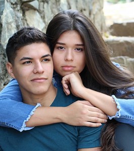 Clingy Girlfriend: 17 Key Signs & How To Overcome Them