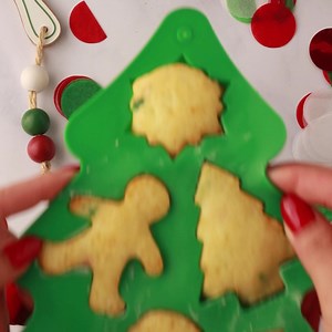 Make these fun cakes with just a few ingredients and a silicone mold! Click "Learn More" for the easy recipe! | Funfetti