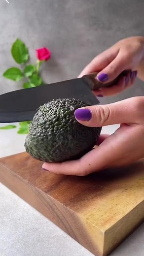 7K views · 37 reactions | Australia Hass Avocado 陋 ဒါမျိုးလေး စားကြည့်ကြည့် Juice ဖျော်သောက်ရင်တောင် Banana ထည့်ဖျော်သောက်ကြည့်နော် 朗朗 #FruitMyanmar #premium #avocado #deliciousfood | Fruit-Myanmar | Facebook