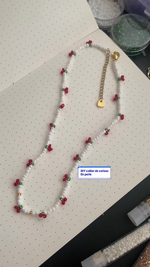 DIY collier de cerises en perles : tutoriel simple