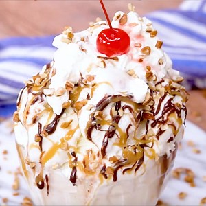 Ultimate hot fudge sundae...Yes Please! Recipe: https://preppykitchen.com/ultimate-hot-fudge-sundae/ | Preppy Kitchen