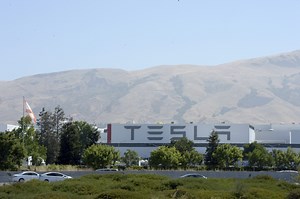 Tesla fires 400 workers while ramping up Model 3 output