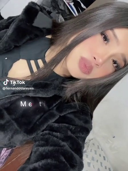 Trending 'Me Tira Beso' Challenge Explained