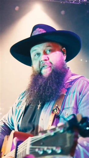 We are only 1️⃣1️⃣days away from a kick ass New Years Eve with the one and only Larry Fleet! Get your tickets here ⤵️ fanlink.to/larryfleetsignal | The Signal