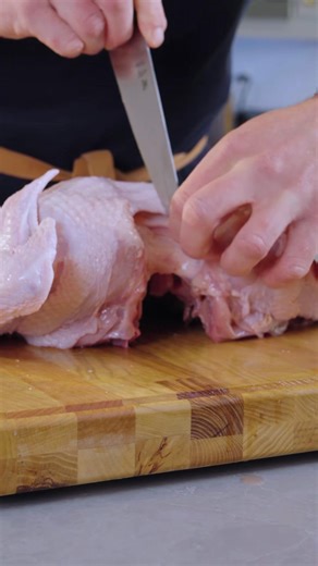 Ready to master your turkey prep? Here's how to easily remove the wishbone for perfect carving! 🍴🦃 How to Remove the Turkey Wishbone Like a Pro Step-by-Step Instructions: 1. Use a sharp boning knife to locate the wishbone (it’s just above the breast, near the neck). 2. Gently cut along both sides of the wishbone to loosen it. 3. Once it's loosened, gently pull it out with your fingers. 4. Use your fingers to carefully feel for any remaining pieces and remove them. Pro Tip: Removing the wishbon