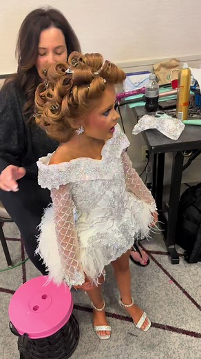 Pageant weekend @Kynlee Heiman @@i.heart.pageants✌🏼 @Paige Topping🥑 #pageantprep #pageants #toddlersandtiaras #glitz #beauty #dress #