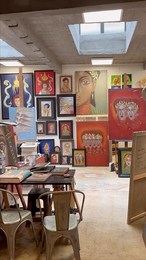 19 reactions | Atelier in action … I guess painting is an endless way of printing ideas and thoughts, the more you think the more you paint . Is an addictive exercise that brings you out of space and inner self. Creation is evolution #atelier #ateliercréatif #creation #painting #art #arte #artecontemporaneo #portraitsvisuals #portraitpainting #portrait #history #faces #oscarcarvalloart | Oscar Carvallo Paris | Facebook