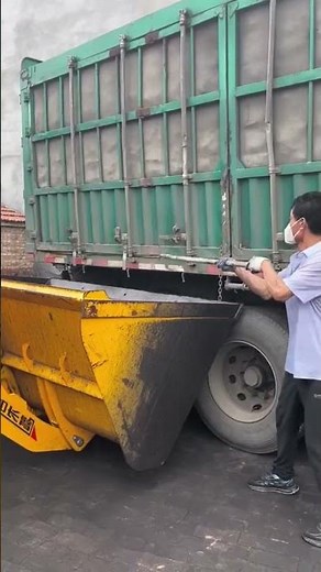 Loader loading coal process