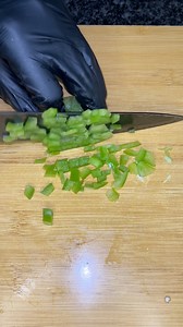 How to chop a Green Pepper | Rubbish Chef