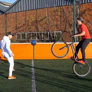 Défi foot vs le champion du monde de foot freestyle ! | Aurelien Fontenoy