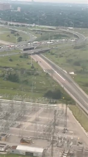 Hwy 401 Traffic View‼️ . #Hwy401 #onhwys #toronto #traffic #onpoli #airplane #roadsafety | 401_da_sarpanch