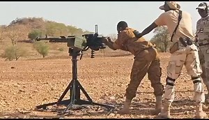 Au Burkina Faso,nos combattants appelle ça un instrument de musique. Le volume est bon pour l'ambiance.Meme les foetus suivent le rythme du son dans le ventre de leurs mères.Tellement l'envi de sortir et combattre pour sa patrie les animent😎😎✌ | VDP De La TOILE