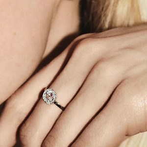 2.9K views | Presenting the Gucci Interlocking G collection. This new campaign illuminates the House's latest fine jewellery pieces, including a bracelet, ring and earrings embellished with the Interlocking G logo and peppered with pavé diamonds. Shop now online at https://bit.ly/3R4QnRu. #GucciJewellery | Mappin & Webb | Facebook