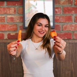 🎁🍽️ As the holiday lights twinkle and trees go up, don't let your chance to win a share of the 50K wrap up! LAST WEEKS to indulge, savour, and shoot your shot at the grand prize. Make your festive season even brighter with Schnitz! 🌟 Learn more from our bio. #Schnitz50K #CrunchAndCash #CrumbCollectiveRewards #EatYourWayTo50K | Schnitz