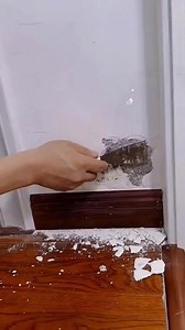 57 reactions · 20 shares | ¿Se está pelando la pared? 樂 ¿O tiene muchas manchas, grietas y huellas de niños?  Realice reparaciones de forma rápida y económica con una pasta que tiene gran cobertura, es resistente al agua e incluso al moho! ️ Haga clic aquí https://superzebra.es/producto/wall-repair-paste-wallfix?psh=3i49&pco=2i99&sp=7712i997 | Superzebra | Facebook