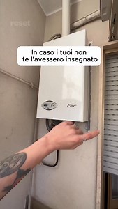 62K views · 229 reactions |  La pressione della caldaia va tenuta tra 1–1,5 bar (a freddo) ⬇️ Sotto 1 bar = niente acqua calda�⬆️ Sopra 2 bar = sprechi e problemi Apri il rubinetto di carico, fermati a 1–1,5, chiudi.�Se supera i 2 bar: spegni e chiama il tecnico. Salva il video e seguici per altri consigli. #caldaia #pressione #termosifoni #bollette | Reset Energia | Facebook