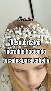 🌸👉 Tocados para el cabello: esto descubrí al hacer accesorios para cabello para novias, bodas, matrimonios, quinceañeras, primeras comuniones, hasta bautizos! 🥰 (tiaras y accesorios, joyería artesanal, alambrismo, como hacer tocados, principiantes haciendo tocados, tiaras para niñas, tocados para comunion) #tocadoscomunion #tocados #tiaraspersonalizadas #tocadosinvitadas #tiarasnovias #latinosenusa #dlikdacreatividad #accesoriosparaelcabello #bisuteriaartesanal créditos: marina_paperflower | 