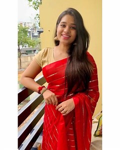 சின்ன சிரிப்பில் ஒரு கள்ளச் சிரிப்பில் என்னை தள்ளி விட்டு தள்ளி விட்டு மூடி மறைத்தாய்✨ Wearing: @vogue_chennai_90 ✨ #instacover #coversong #singer #love #favorite #jamesvasanthan #jai #swathi #sasikumar | Srinisha Jayaseelan