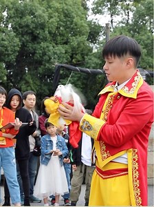 The #Wuzhen Theater Festival is full of creativity, wonder and magical touches. Real magic shows are also staged here. Lucy is on the scene to test the skills of these experts in sleight of hand and smoke and mirror. | China Plus Culture