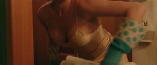 Haley Bennett sexy – Swallow (2019)