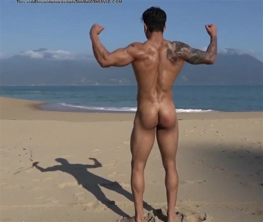 Andre Muscle - Naked on Beach !